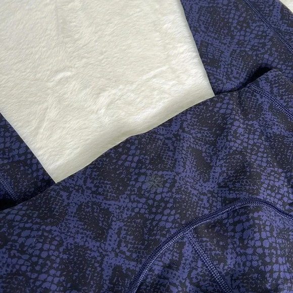 Athleta Ultimate 7/8 Tight Snake Print Blue Size XS - Picture 9 of 10